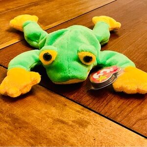 Retired TY Beanie Baby “Smoochy’ The Frog 1999 MWMT